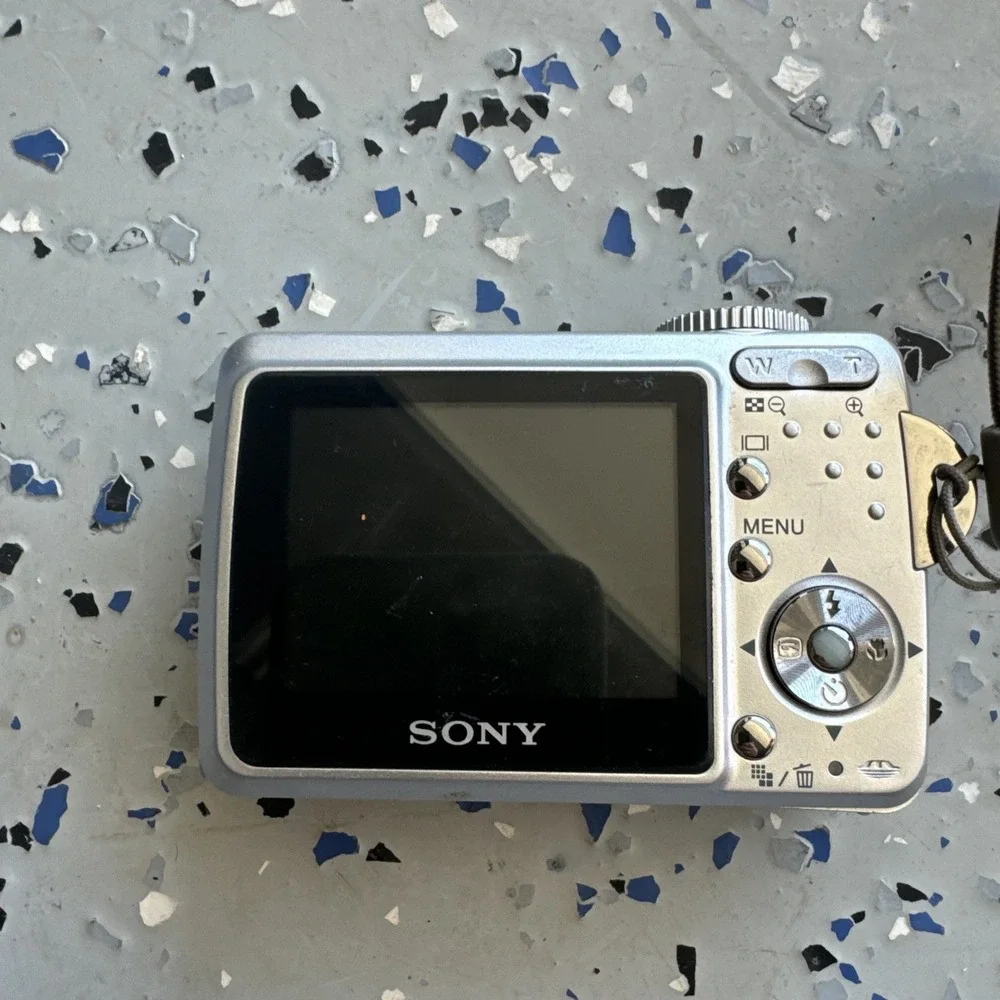 Sony Cyber-shot DSC-S500 6.0MP Digital Camera‎ Parts Only Does Not Turn On